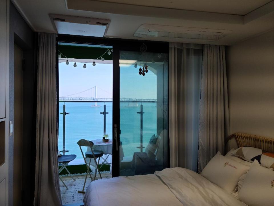 Апартаменты Gwangalli Ocean View One Studio Пусан Экстерьер фото